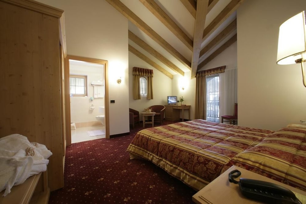 Superior Double or Twin Room photo 3