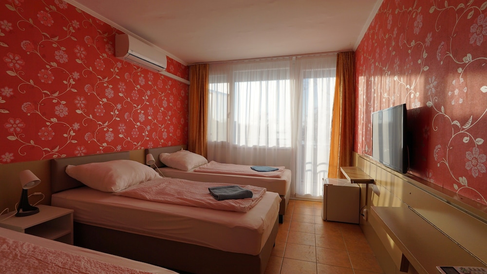 Comfort Triple Room photo 3
