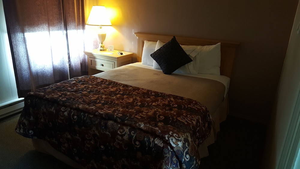 Standard Room, 1 Queen Bed, Non Smoking photo 2