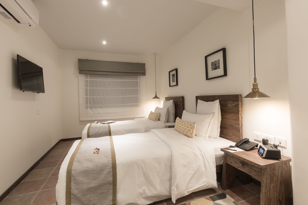 Deluxe Room - Photo 2
