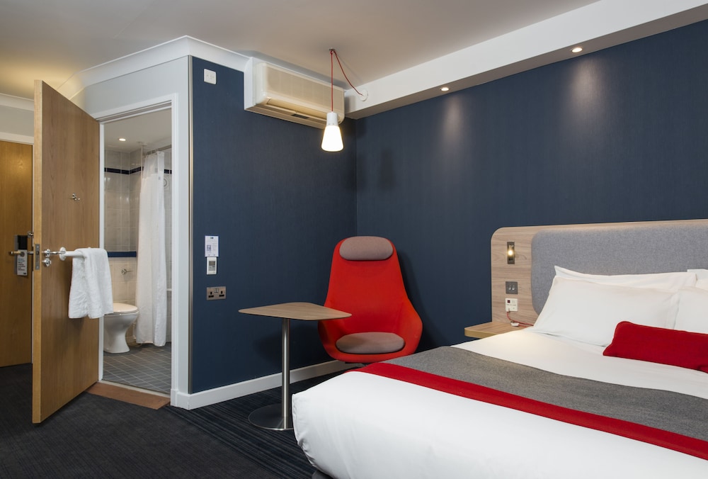 Standard Room, 1 Double Bed, Accessible (with Free Hot Breakfast) - Photo 2