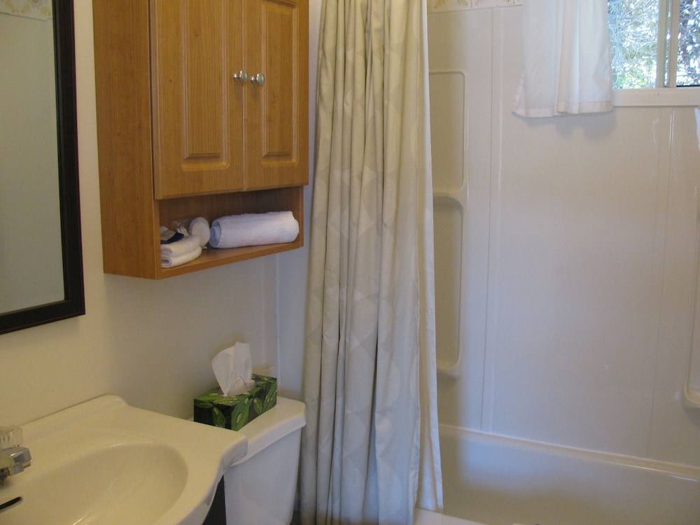 Standard Room, 2 Double Beds photo 3