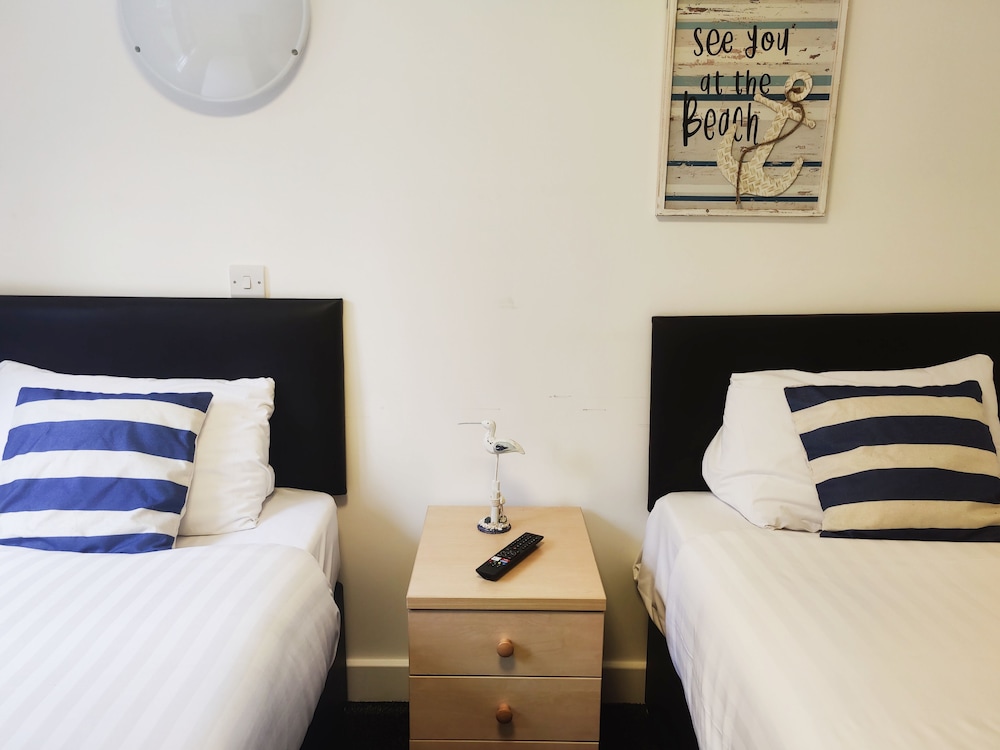 Economy Twin Room, Non Smoking, Private Bathroom photo 1