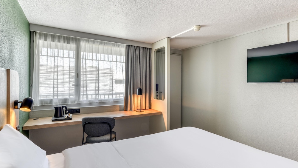 Standard Room, 1 Queen Bed, Connecting Rooms - Photo 5