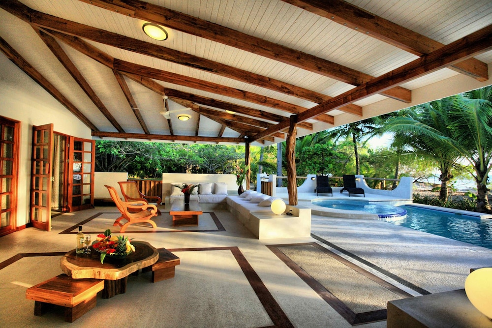 Suite, 2 Queen Beds, Beachside photo 1