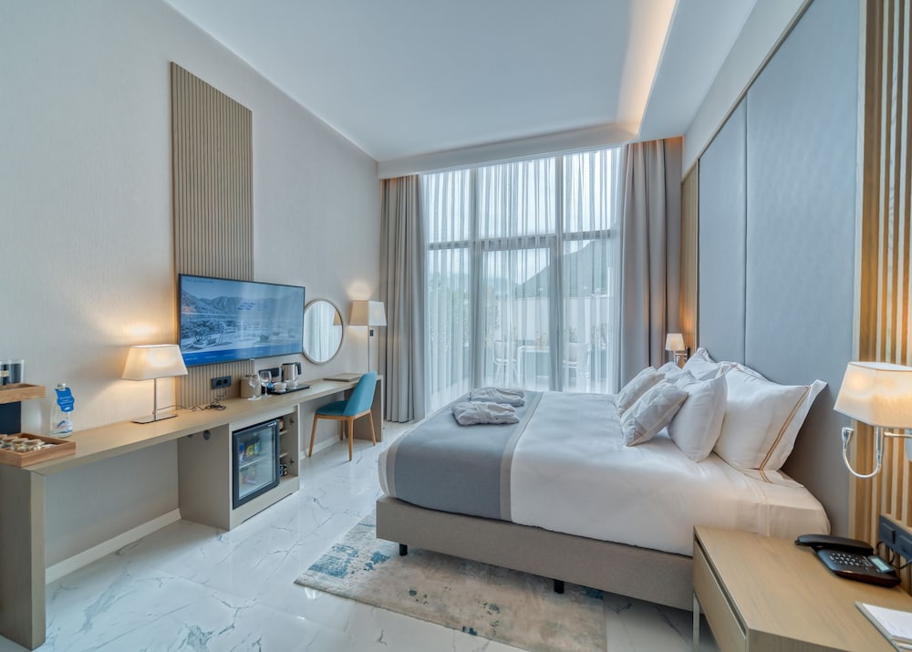 Basic Room, 1 King Bed - Photo 3