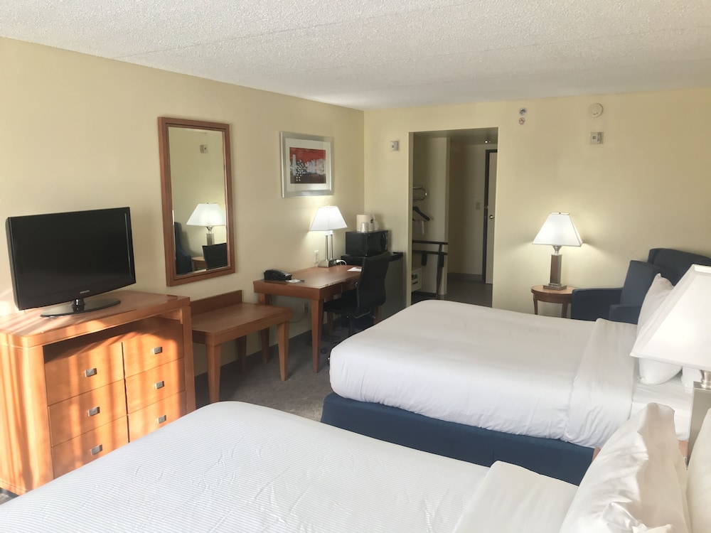 Room, 2 Queen Beds, Accessible, Non Smoking (Mobility,Hearing,Tub w/Grab Bars)