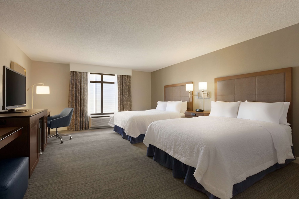 Room, 2 Queen Beds, Accessible, Bathtub - Photo 2
