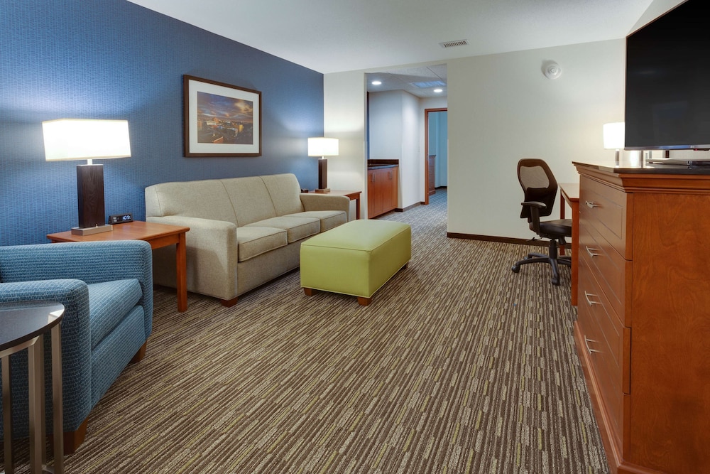 Suite, 1 King Bed, Refrigerator & Microwave (2 rooms, Sofa Bed, Upper Floor) photo 1