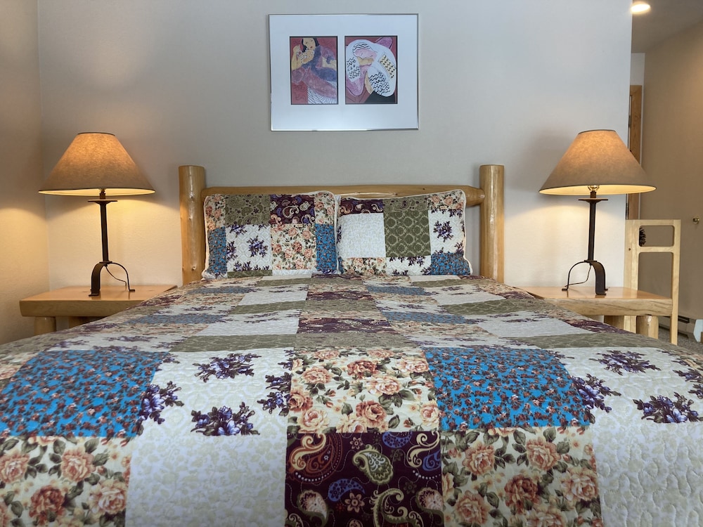 Riverview Queen with Kitchenette photo 2