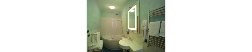 Suite, 2 Queen Beds photo 3