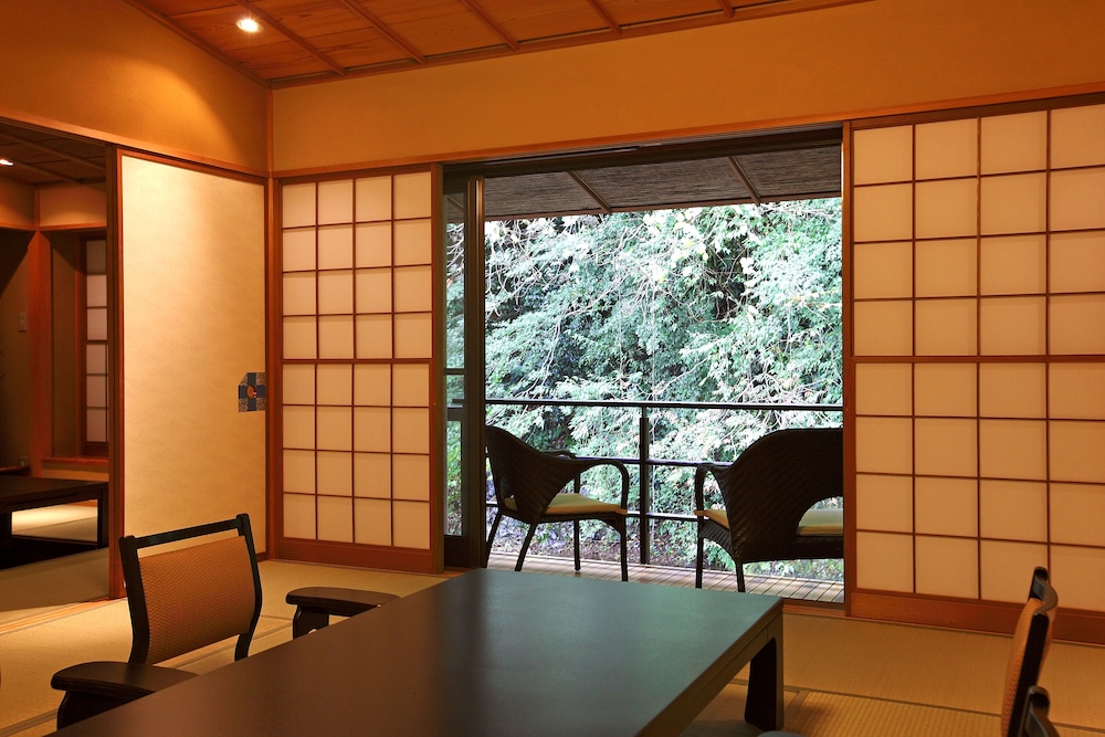 Japanese Room with Semi Open-Air Onsen (Riverside, Futon Bedding) photo 3