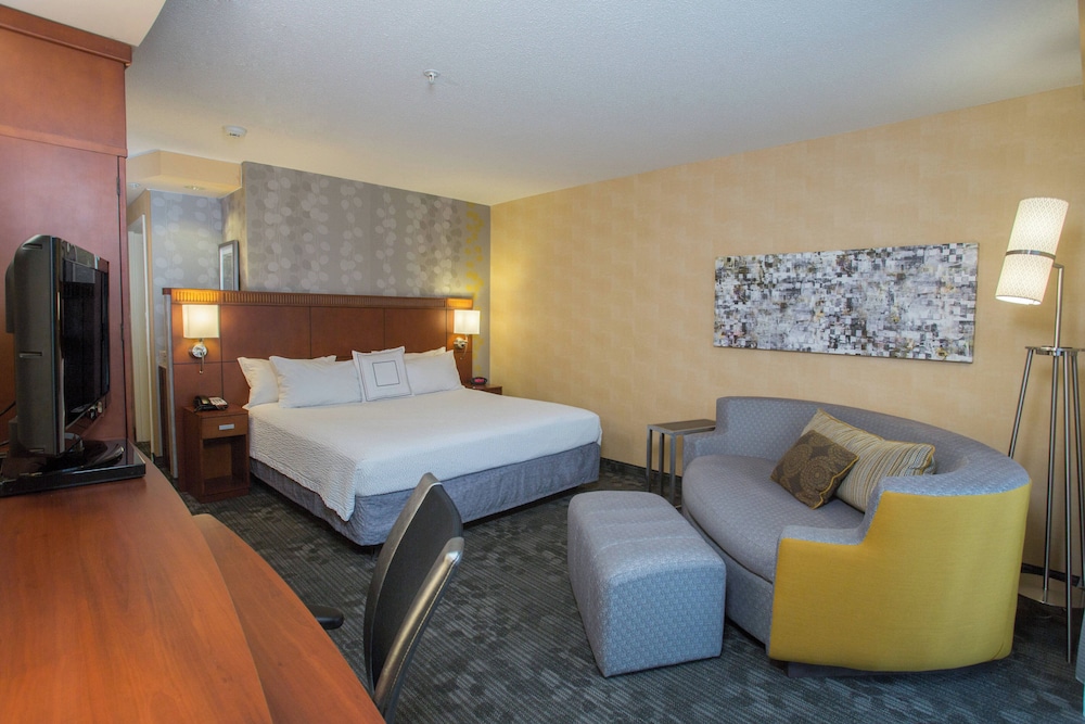 Room, 1 King Bed with Sofa bed (Hearing Accessible) - Photo 1