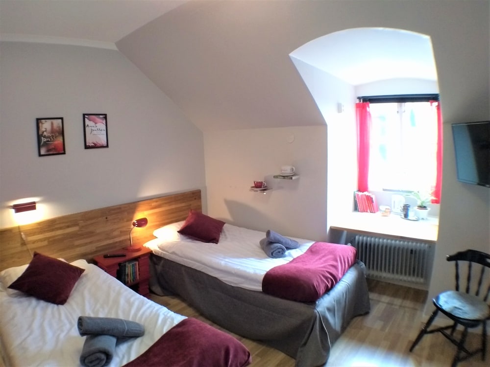 Compact Twin Room photo 1