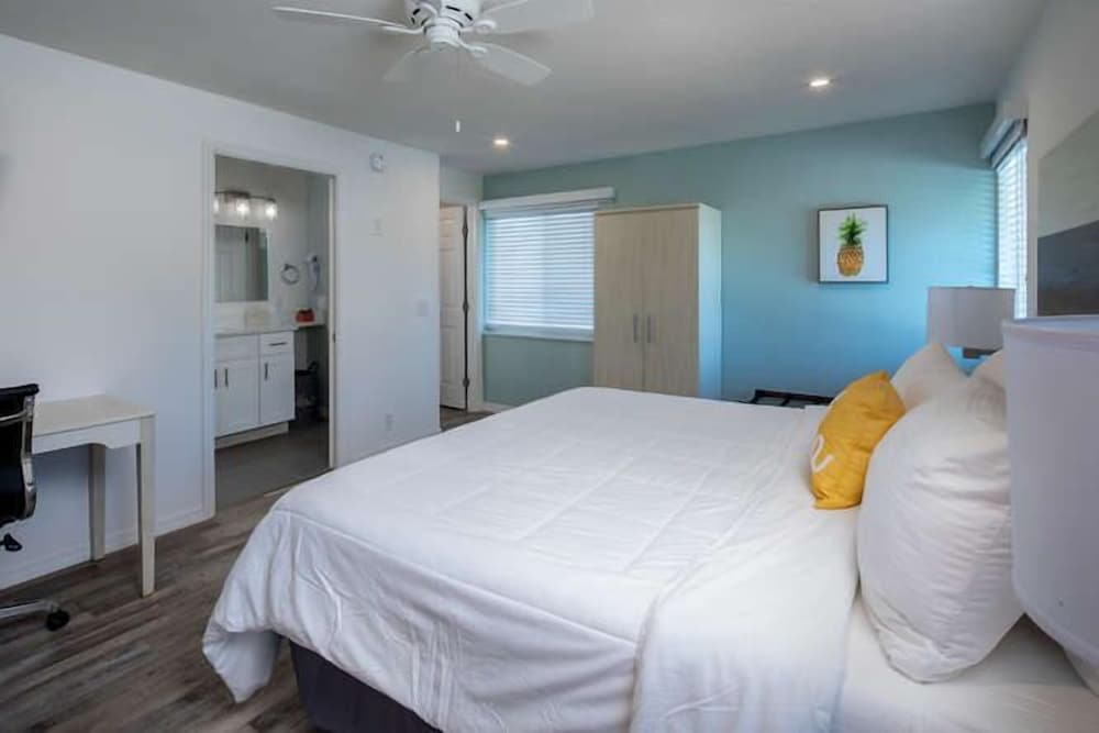 Villas 1 Bedroom King Suite 2nd Floor Private Balcony