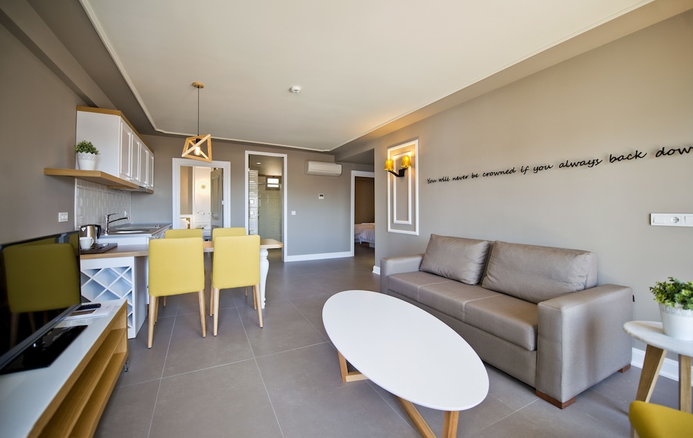 Exclusive Suite, 2 Bedrooms, Kitchen, Sea View