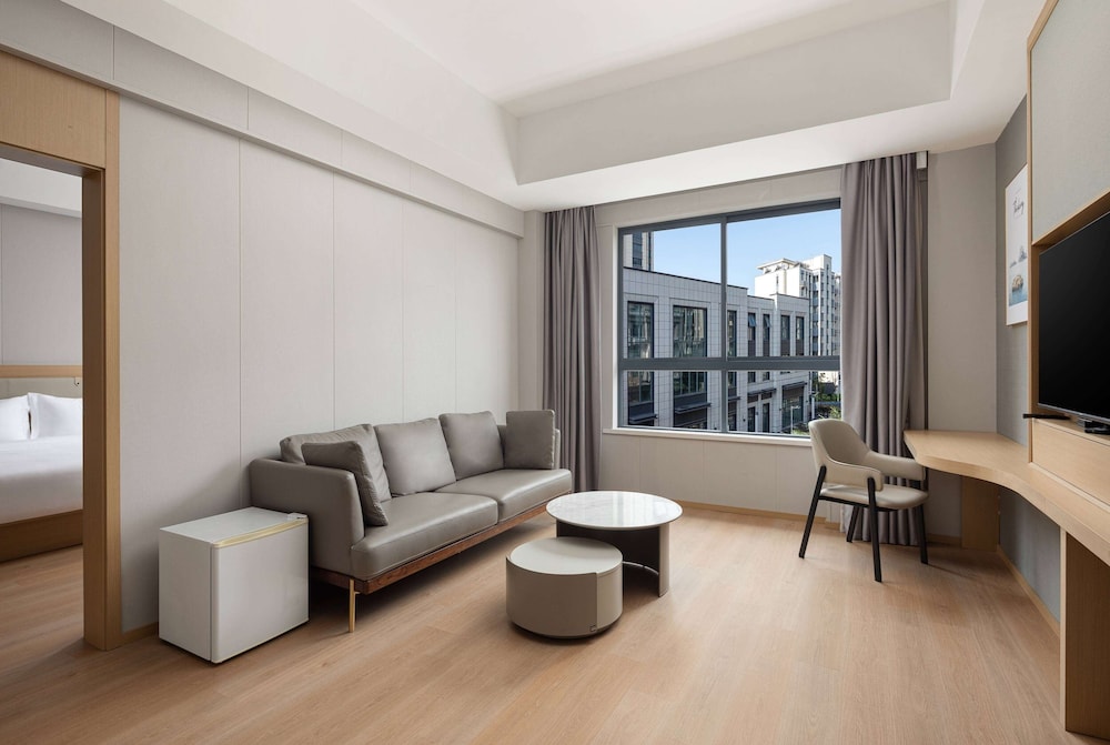 Deluxe Suite, 1 King Bed, Non Smoking