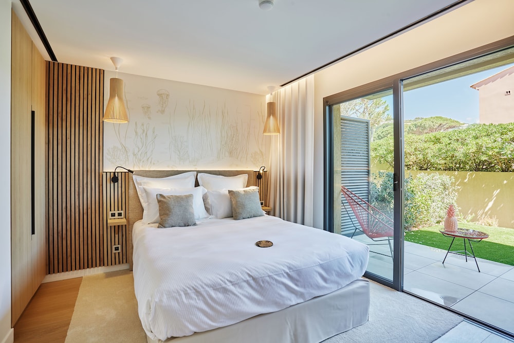 Classic Room, 1 Queen Bed, Garden Area