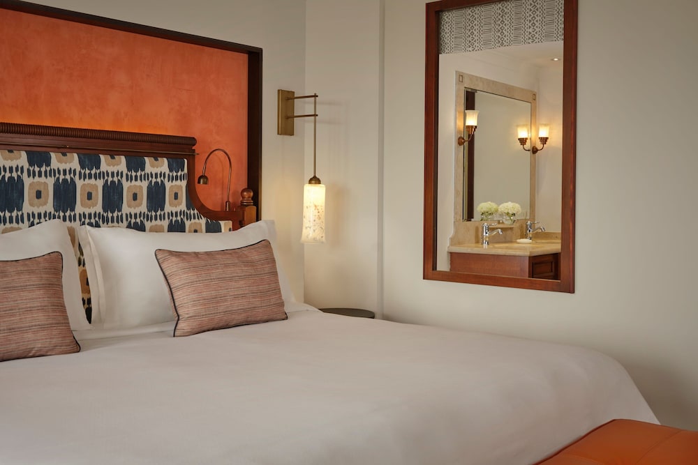 Grand Room, 1 King Bed, Balcony, Bay View (Balcony) - Photo 9