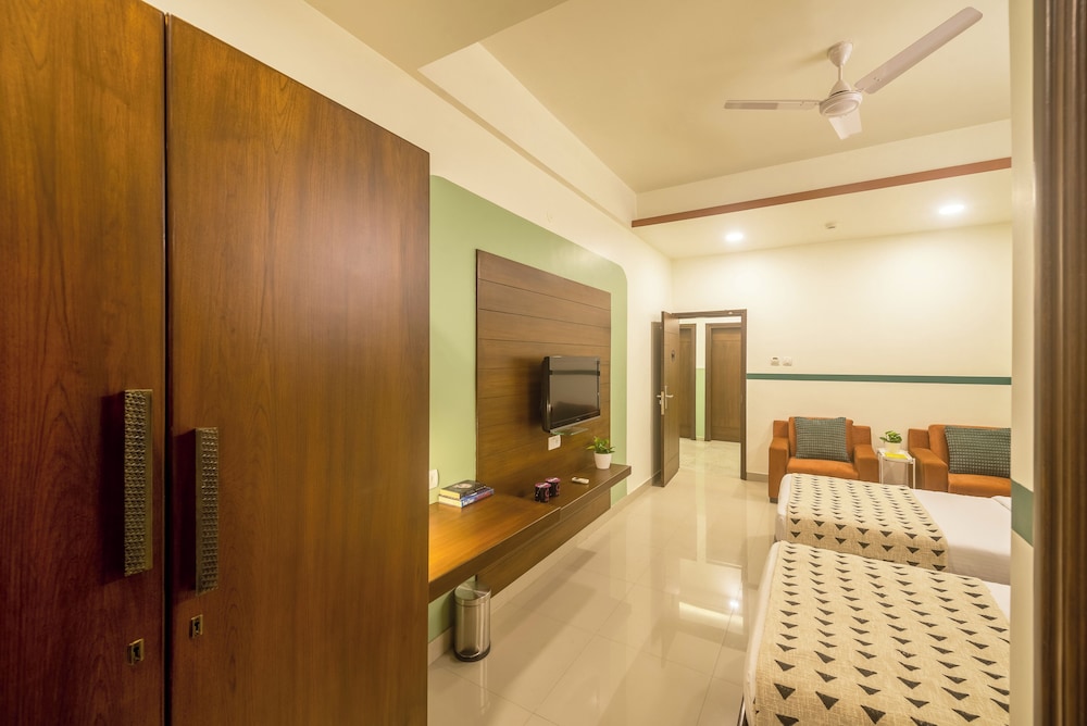 Standard Twin Room - Photo 5