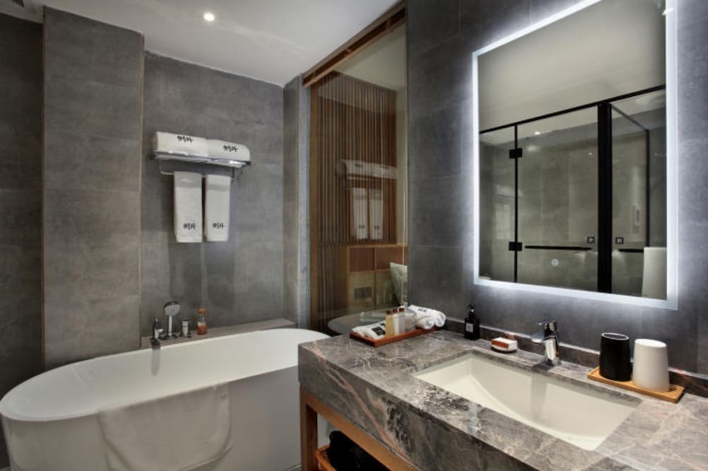 Premier Double Room, River View photo 3