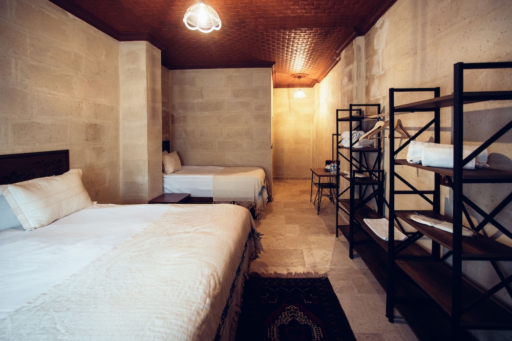 Deluxe Triple Room - Photo 5