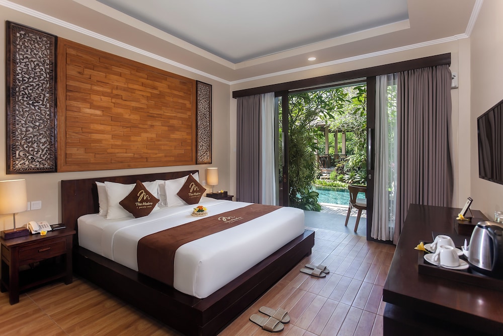 King Suite with Pool View - Photo 7