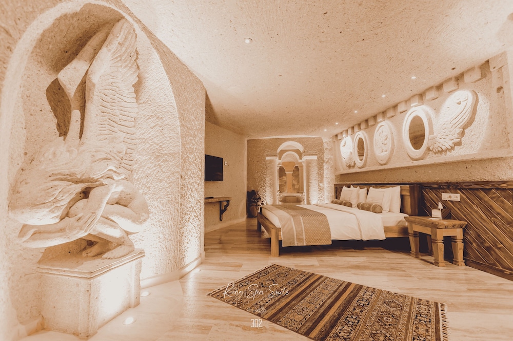 Spa Cave Suite photo 3