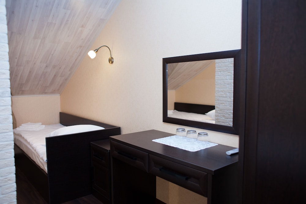 Standard Triple Room, Shared Bathroom photo 2