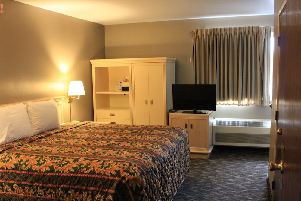 Standard Room, 1 King Bed - Photo 1
