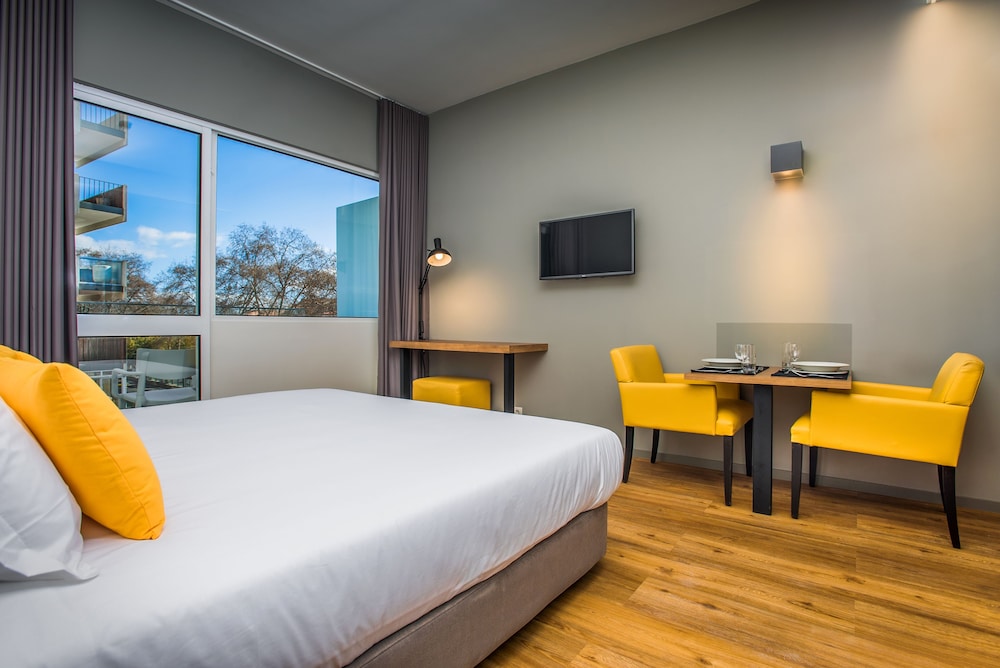 Standard Studio, 1 Queen Bed, Non Smoking, Kitchenette