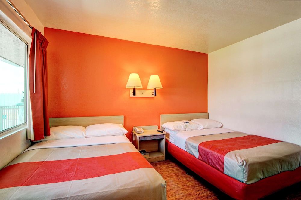 Standard Room, 2 Double Beds, Non Smoking photo 1
