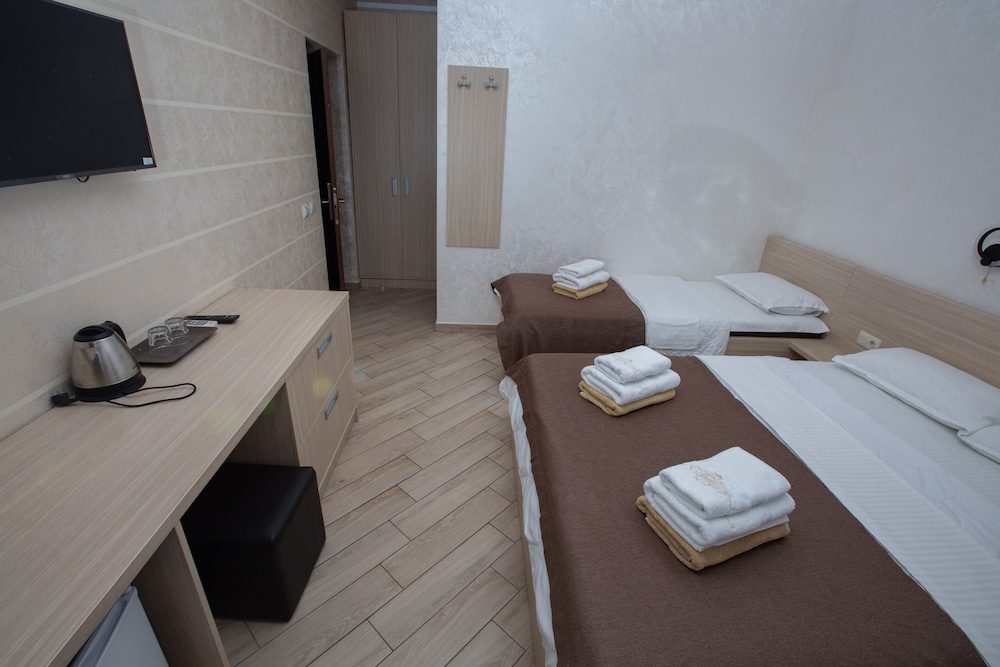 Standard Triple Room, Courtyard View photo 1