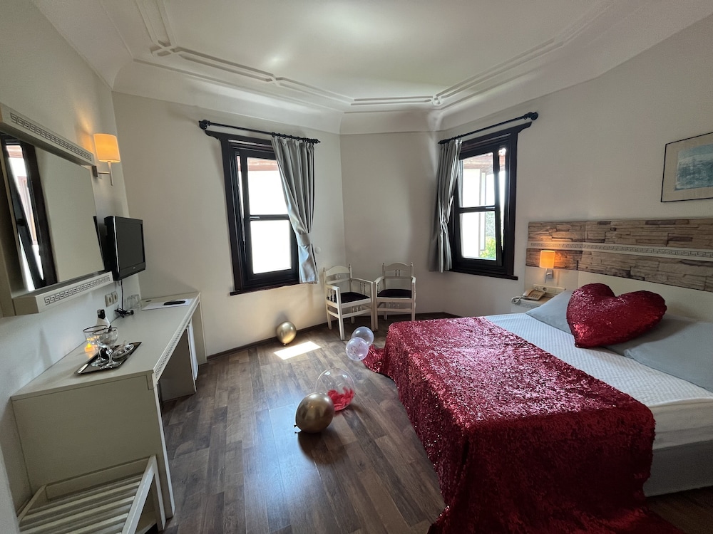 Honeymoon Room - Photo 4