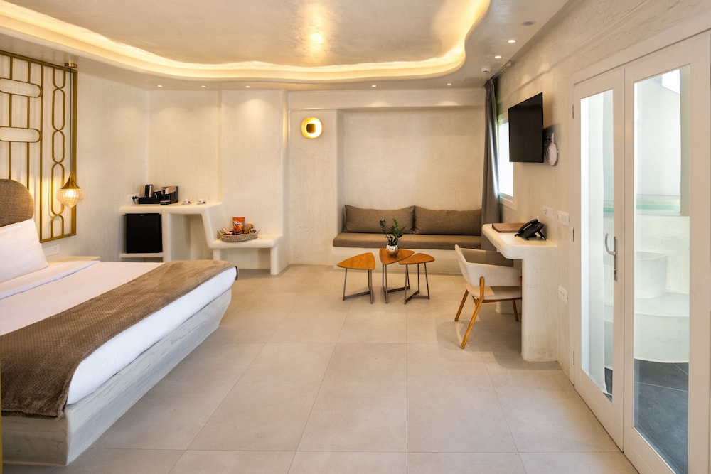 Honeymoon Suite with outdoor Hot Tub - Photo 7