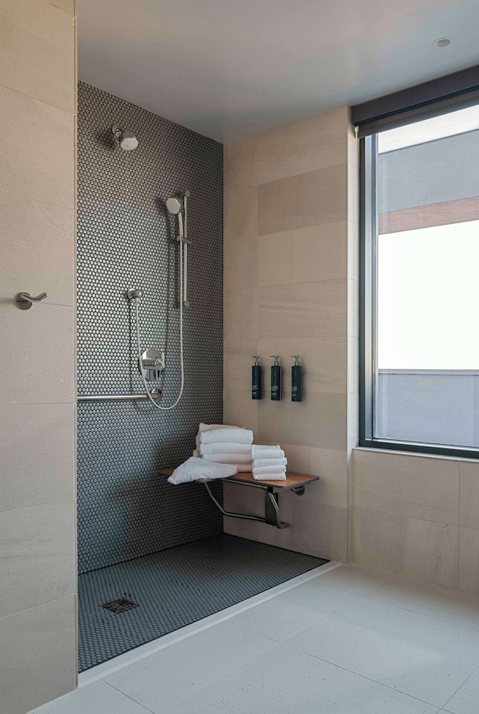 Room, 1 King Bed, Accessible, Pool View (Roll-In Shower) - Photo 6