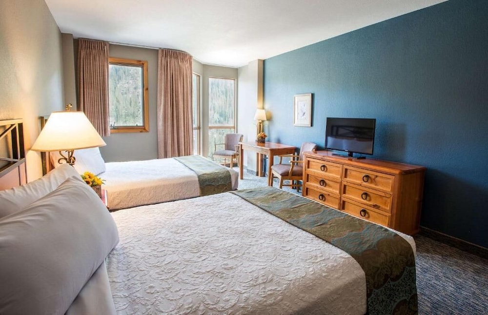 Basic Room, 2 Queen Beds, Mountain View photo 1