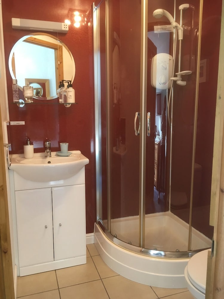 Double Room With Ensuite photo 2