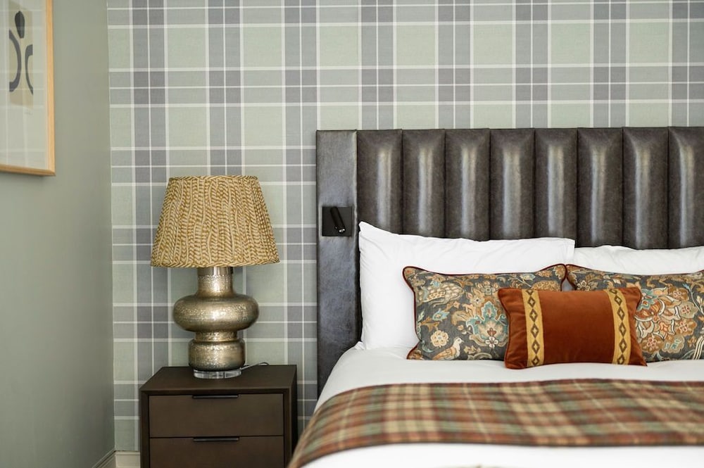 Junior Studio Suite, 1 King Bed (Lower Ground Floor) photo 3