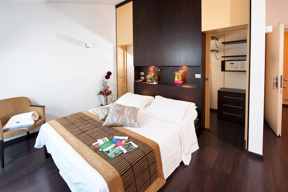 Superior Double Room Single Use photo 3