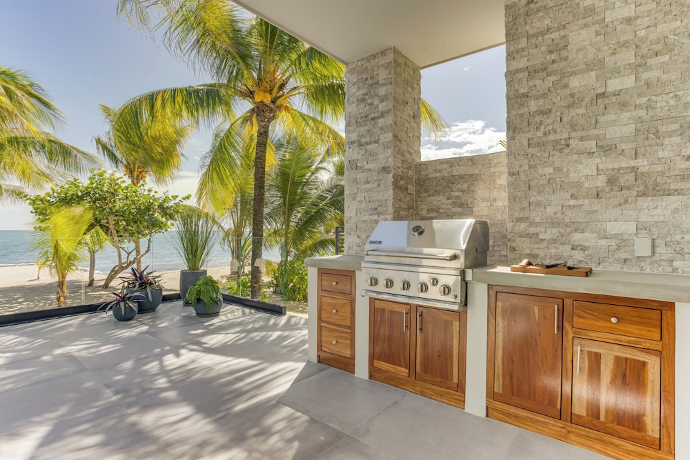 Majesty Villa (4 Bedrooms) w/ Balconies & Sea View