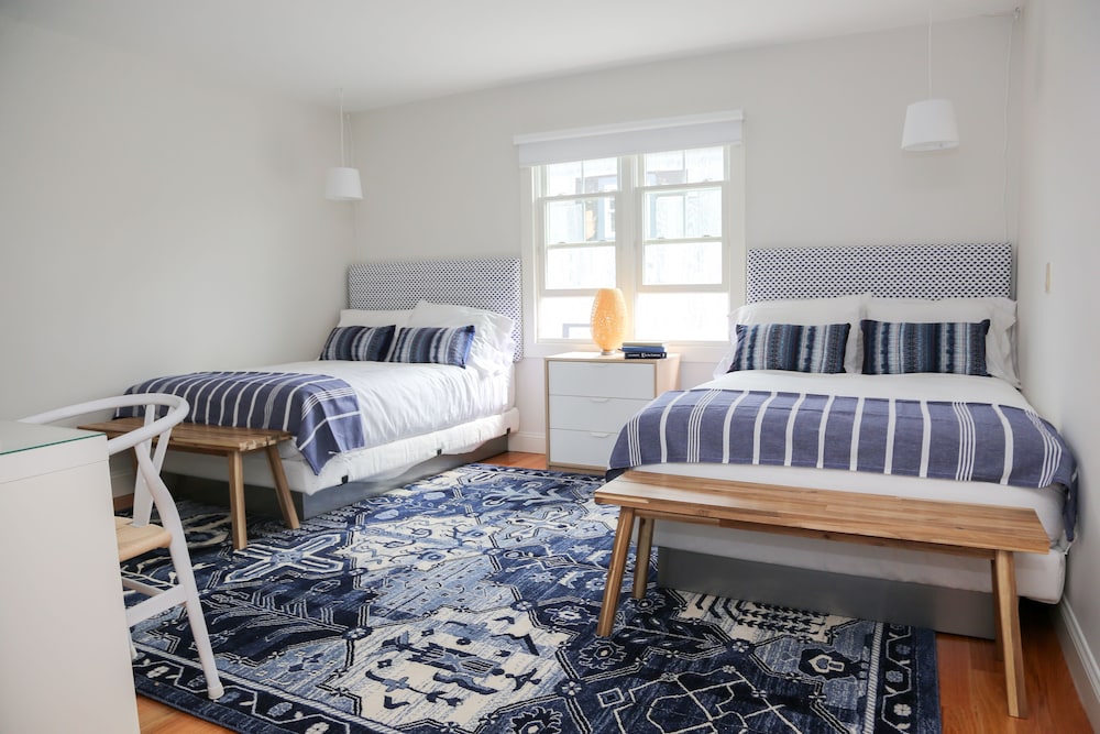 Standard Room, 2 Double Beds (No Balcony) photo 2
