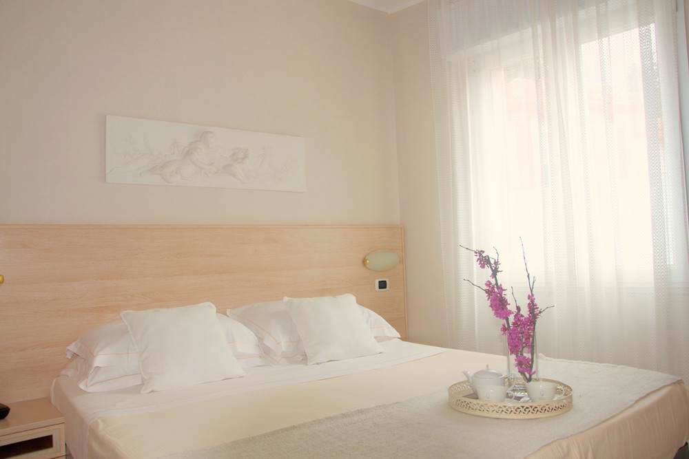Economy Double Room photo 1