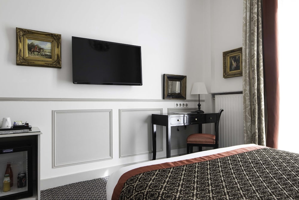 Standard Single room - Complimentary soft minibar, courtesy tray, Chromecast - Snacks, digital press photo 3