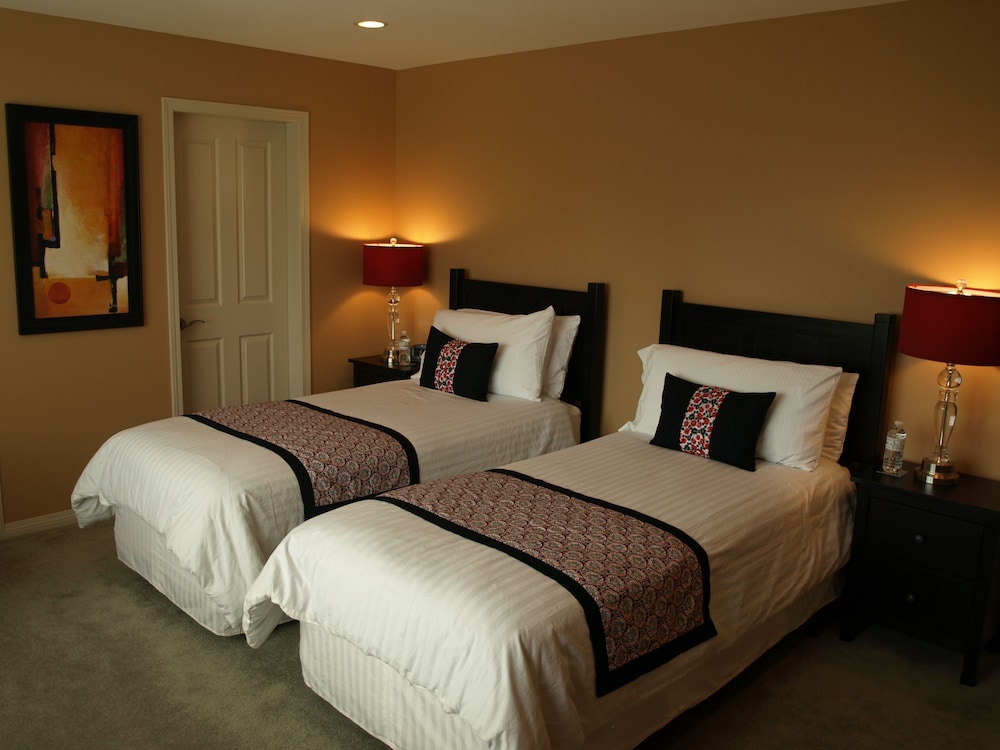 Suite, 1 King bed or 2 Twin beds, Non Smoking, Garden View photo 3