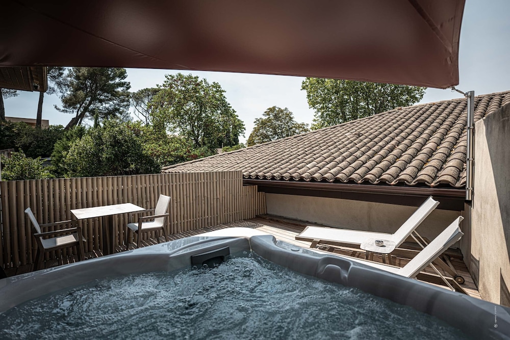 Deluxe Double Room, Hot Tub photo 3
