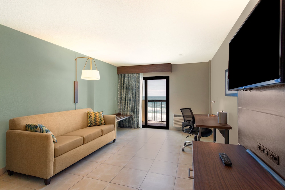 Suite, 1 Bedroom, Balcony, Oceanfront (High Floor) - Photo 5