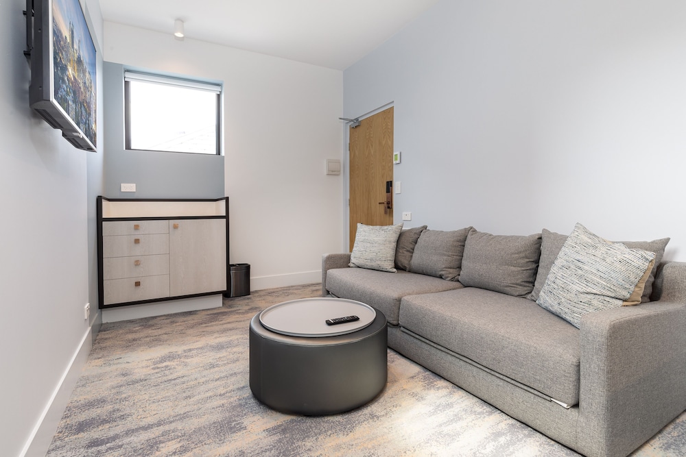 Penthouse Suite - Photo 7