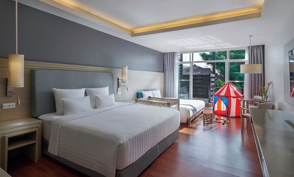 Deluxe Room, 1 King Bed with Sofa bed, Balcony (Family) - Photo 3