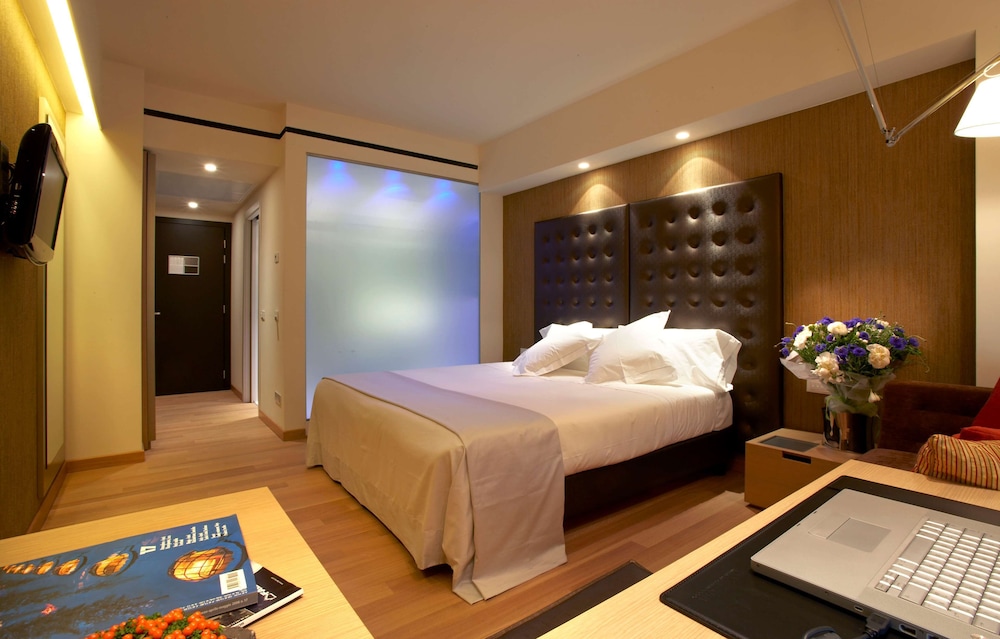 Standard Room, 1 King Bed (Twin bed on request) - Photo 3